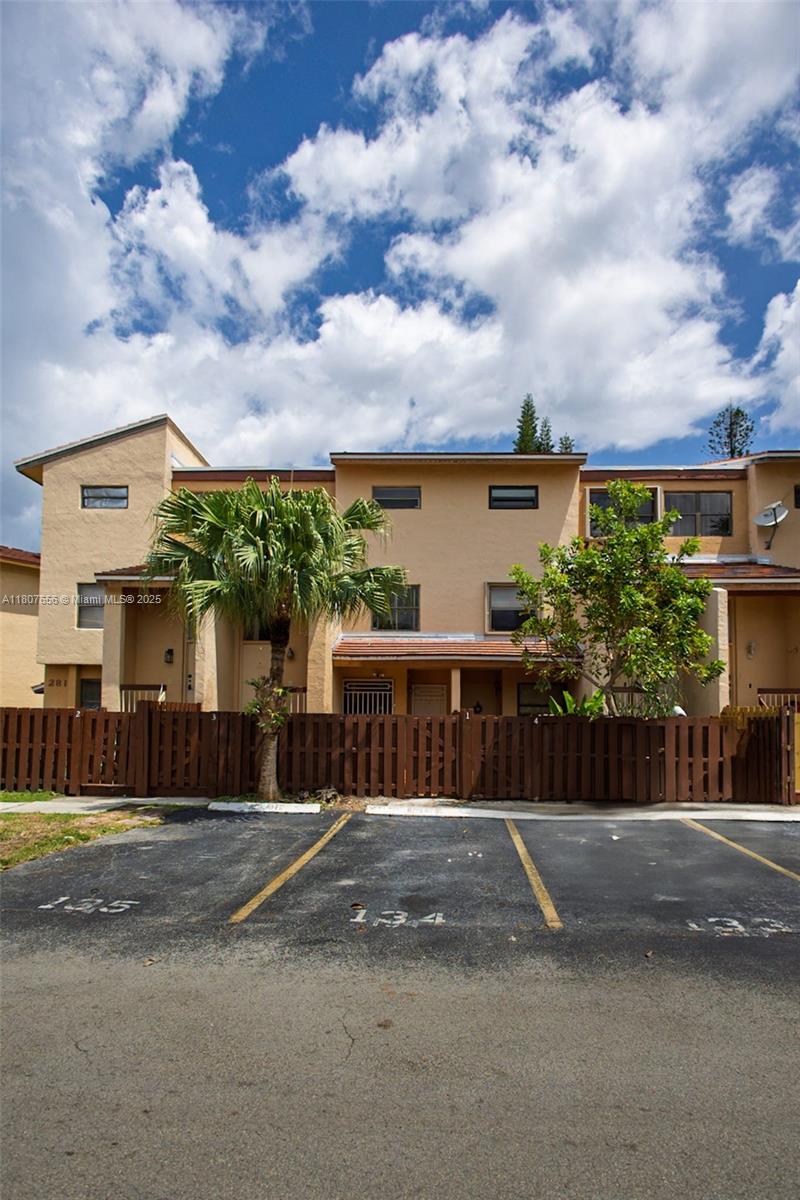 281 W Park Dr 1-8, Miami, Broward County, Florida - 2 Bedrooms  
2 Bathrooms - 