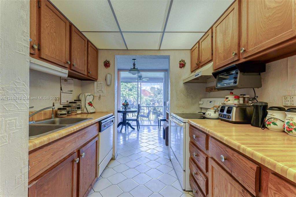 Photo of 3660 Inverrary Dr #3Z, Lauderhill, FL 33319 (MLS # A11316819)