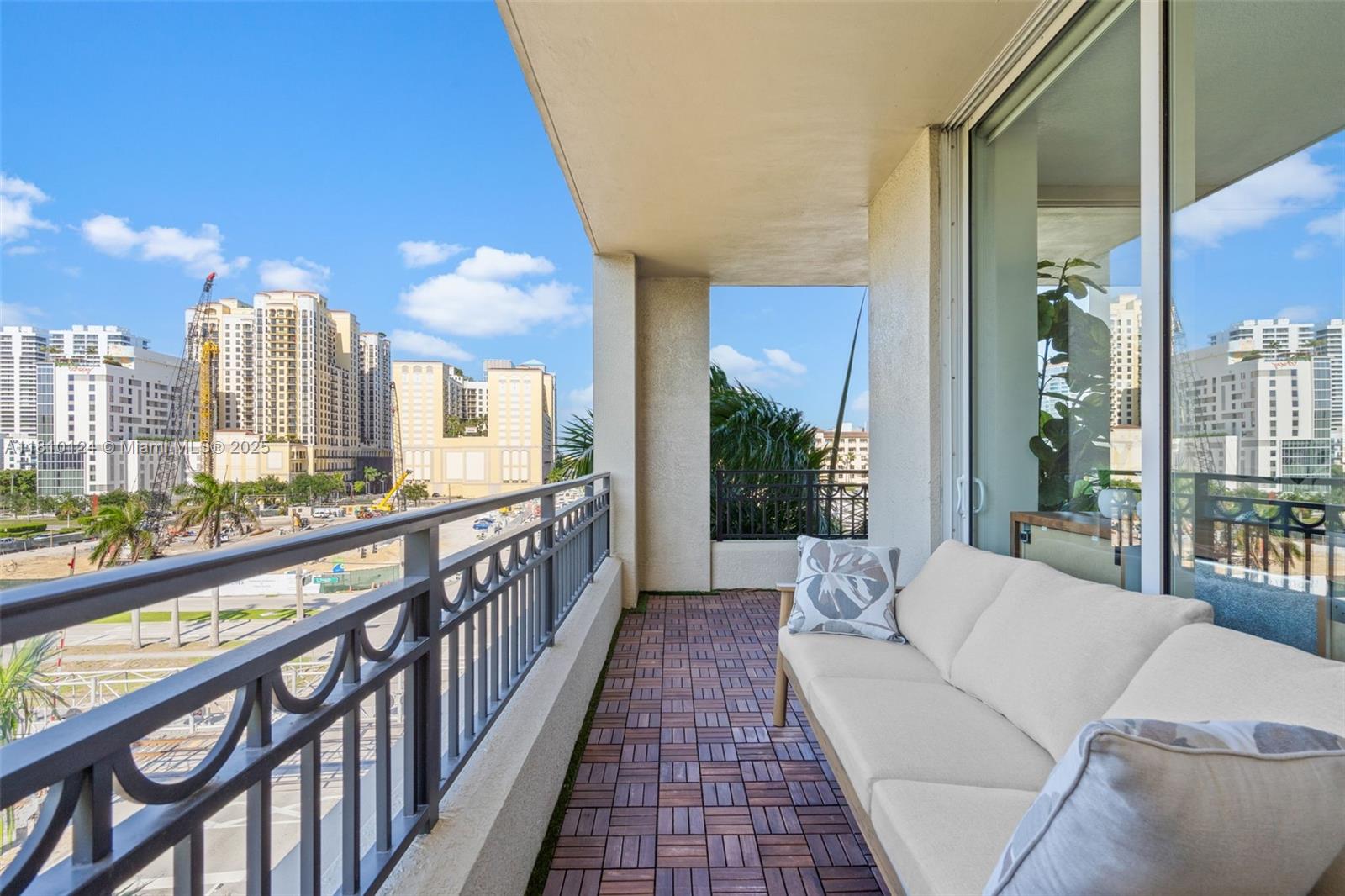 CITYPLACE SOUTH TOWER CON - Residential