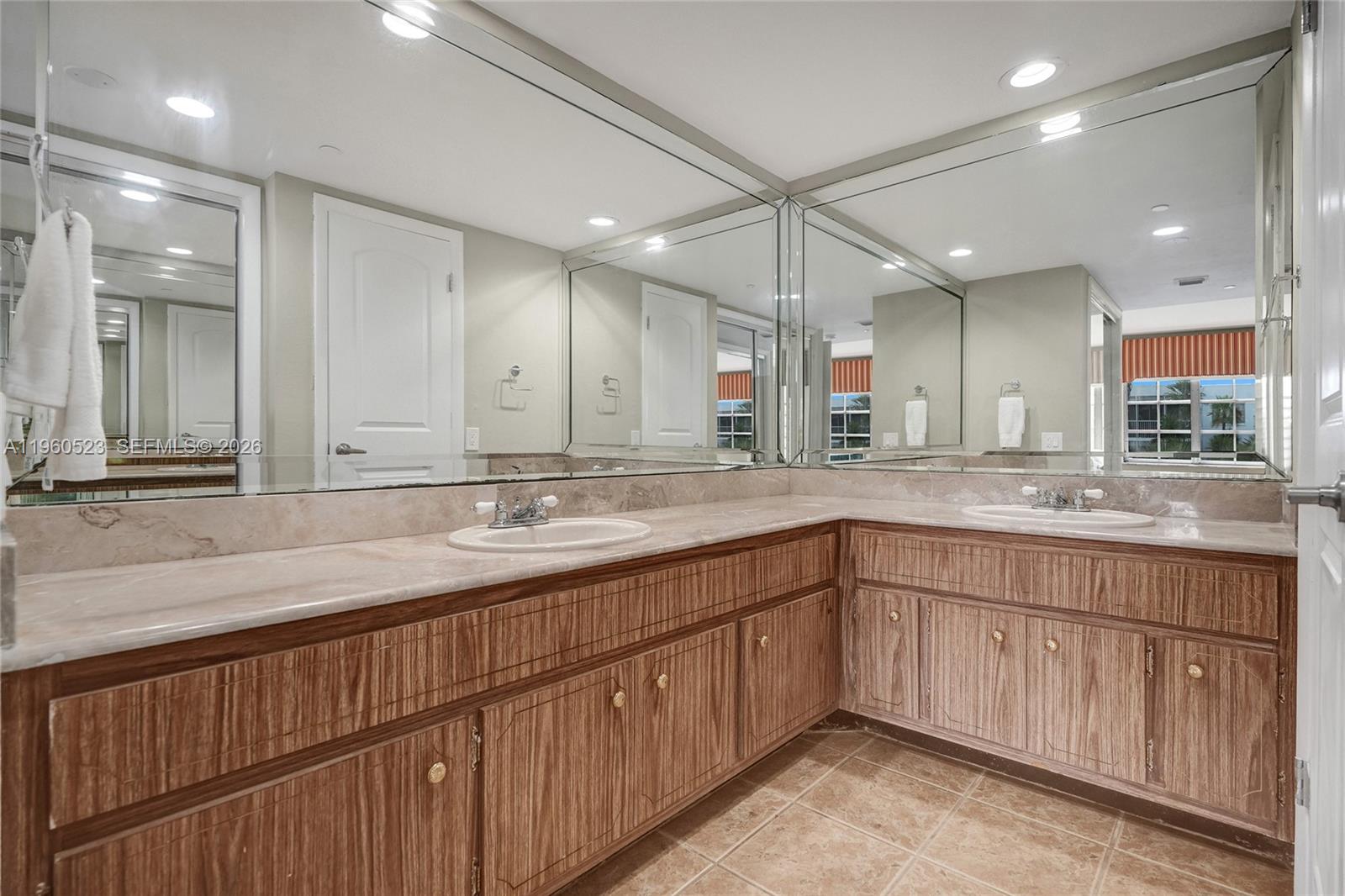 ADMIRALTY APTS - CO-OP - Residential