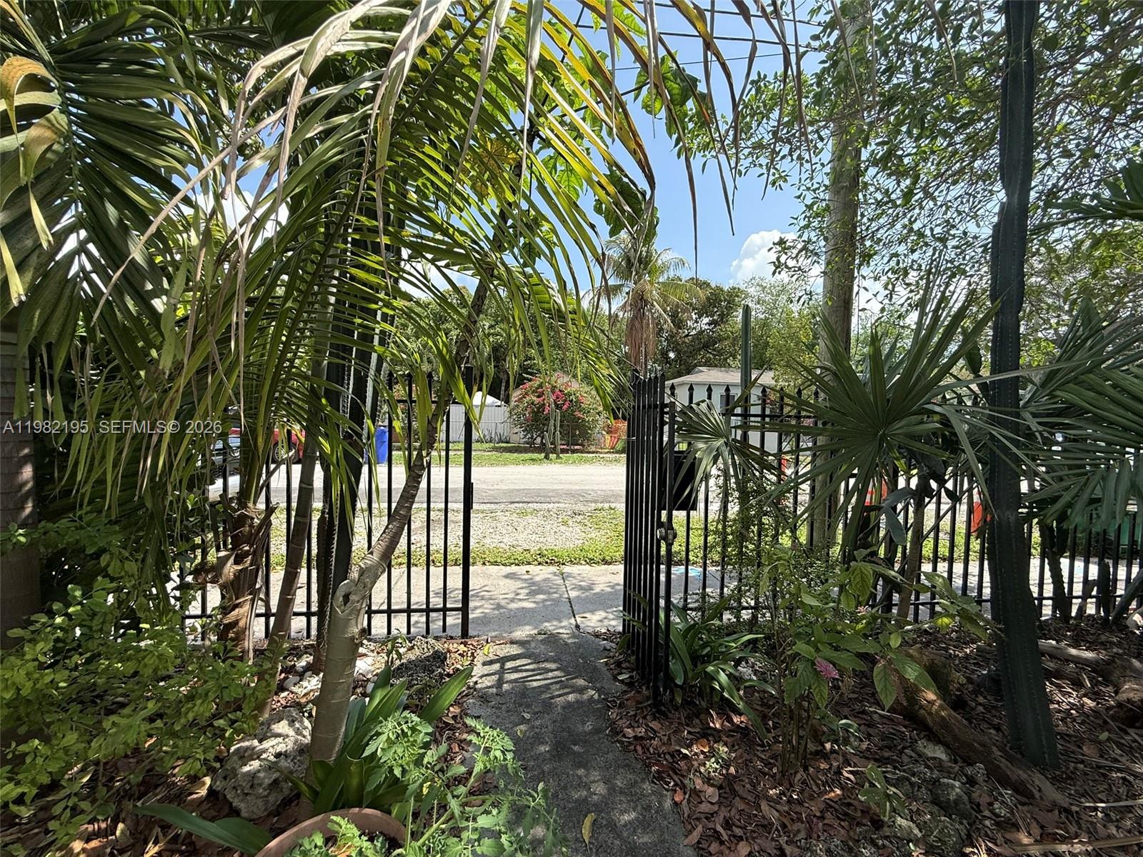 DIXIE HIGHWAY TRACK - Residential Income