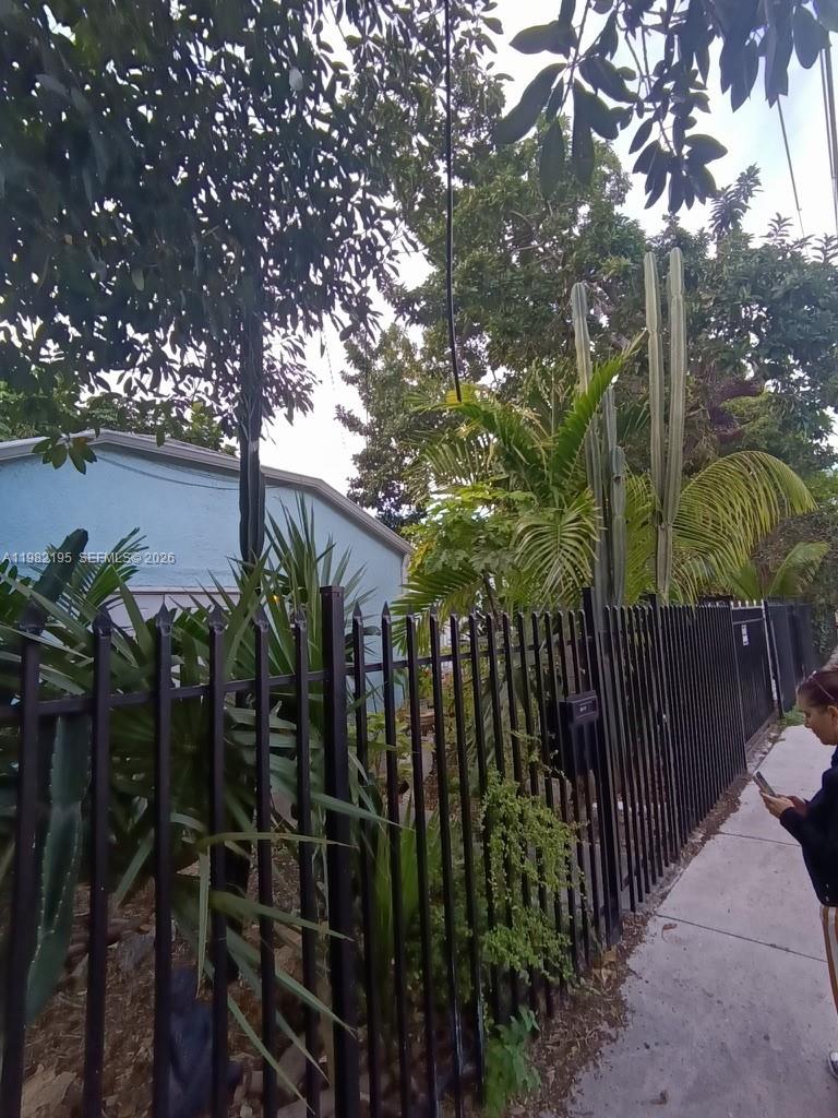 DIXIE HIGHWAY TRACK - Residential Income