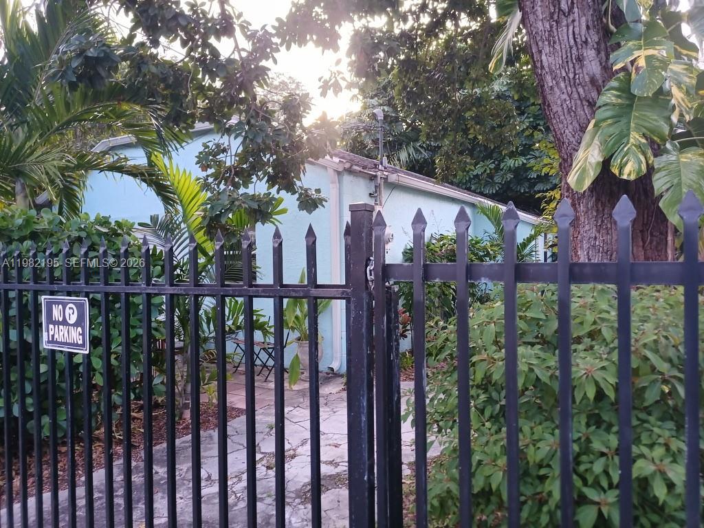 DIXIE HIGHWAY TRACK - Residential Income