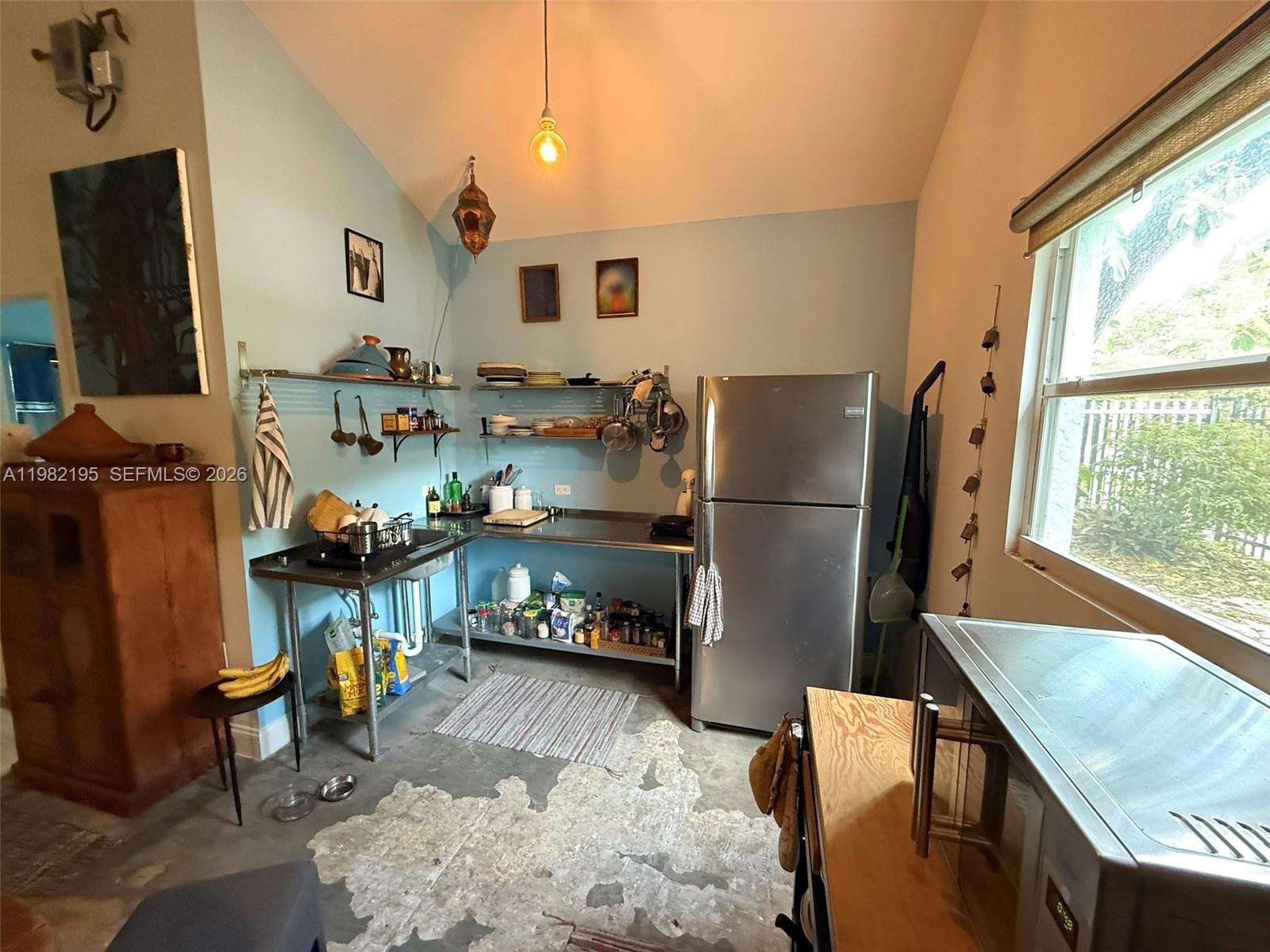 DIXIE HIGHWAY TRACK - Residential Income