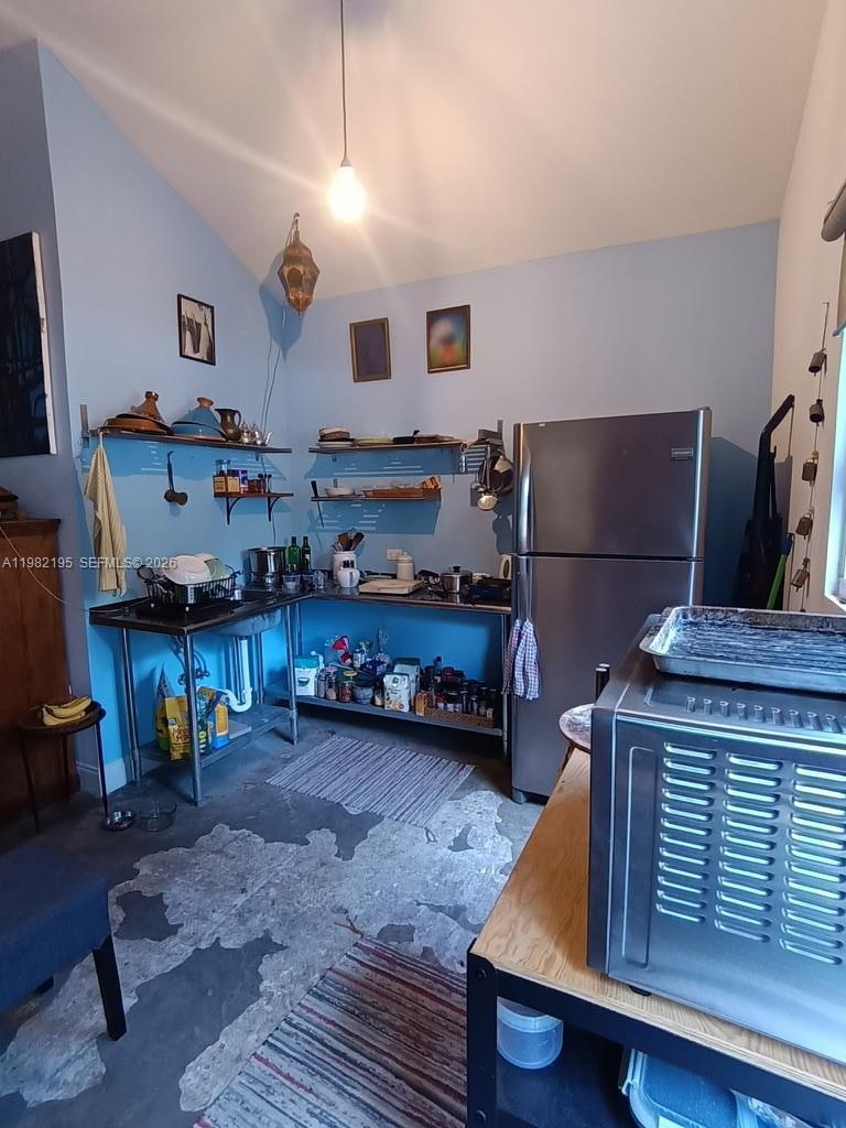 DIXIE HIGHWAY TRACK - Residential Income