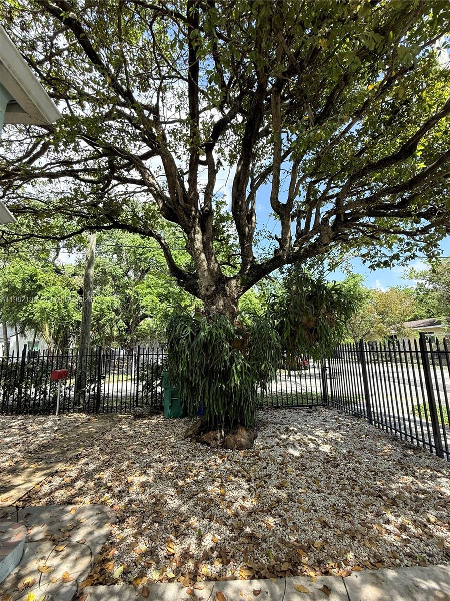 DIXIE HIGHWAY TRACK - Residential Income