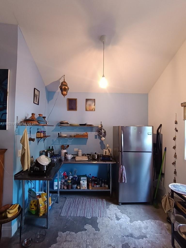 DIXIE HIGHWAY TRACK - Residential Income