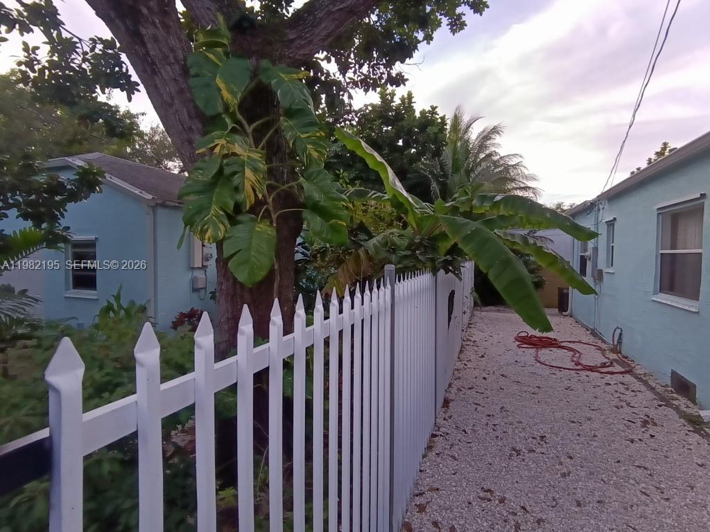 DIXIE HIGHWAY TRACK - Residential Income