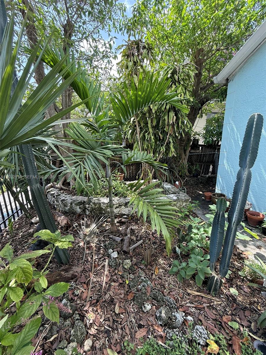 DIXIE HIGHWAY TRACK - Residential Income