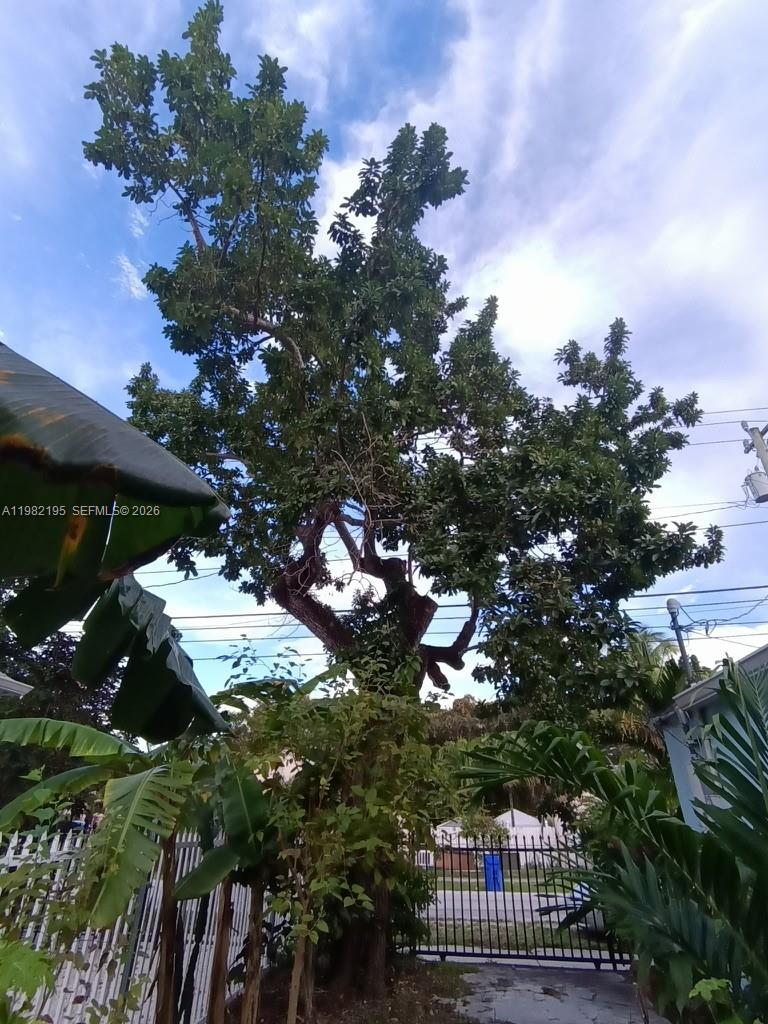 DIXIE HIGHWAY TRACK - Residential Income