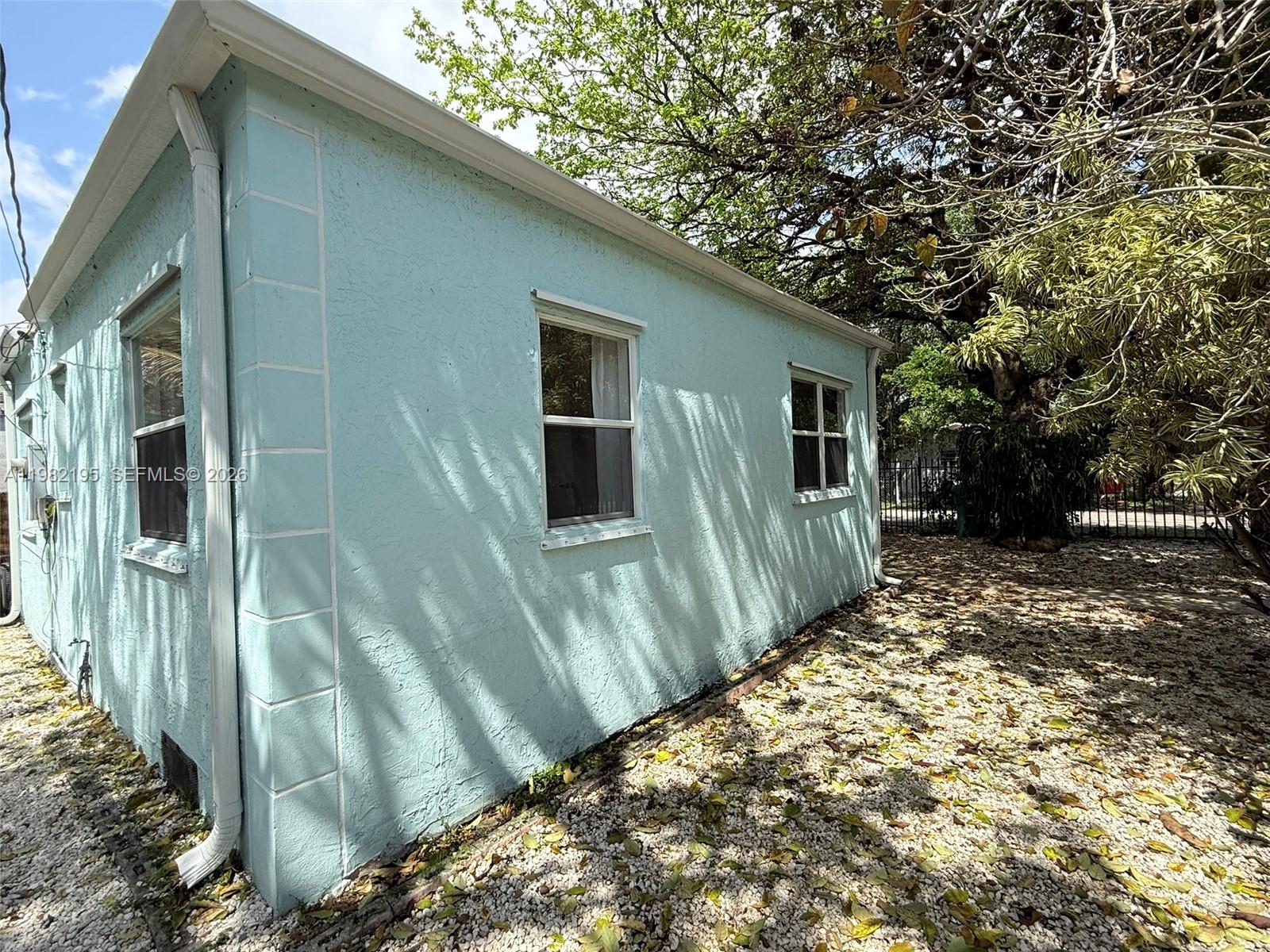 DIXIE HIGHWAY TRACK - Residential Income