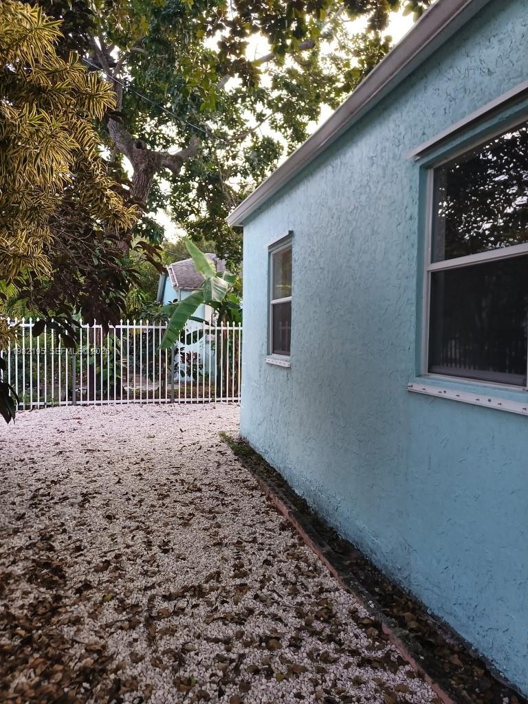 DIXIE HIGHWAY TRACK - Residential Income