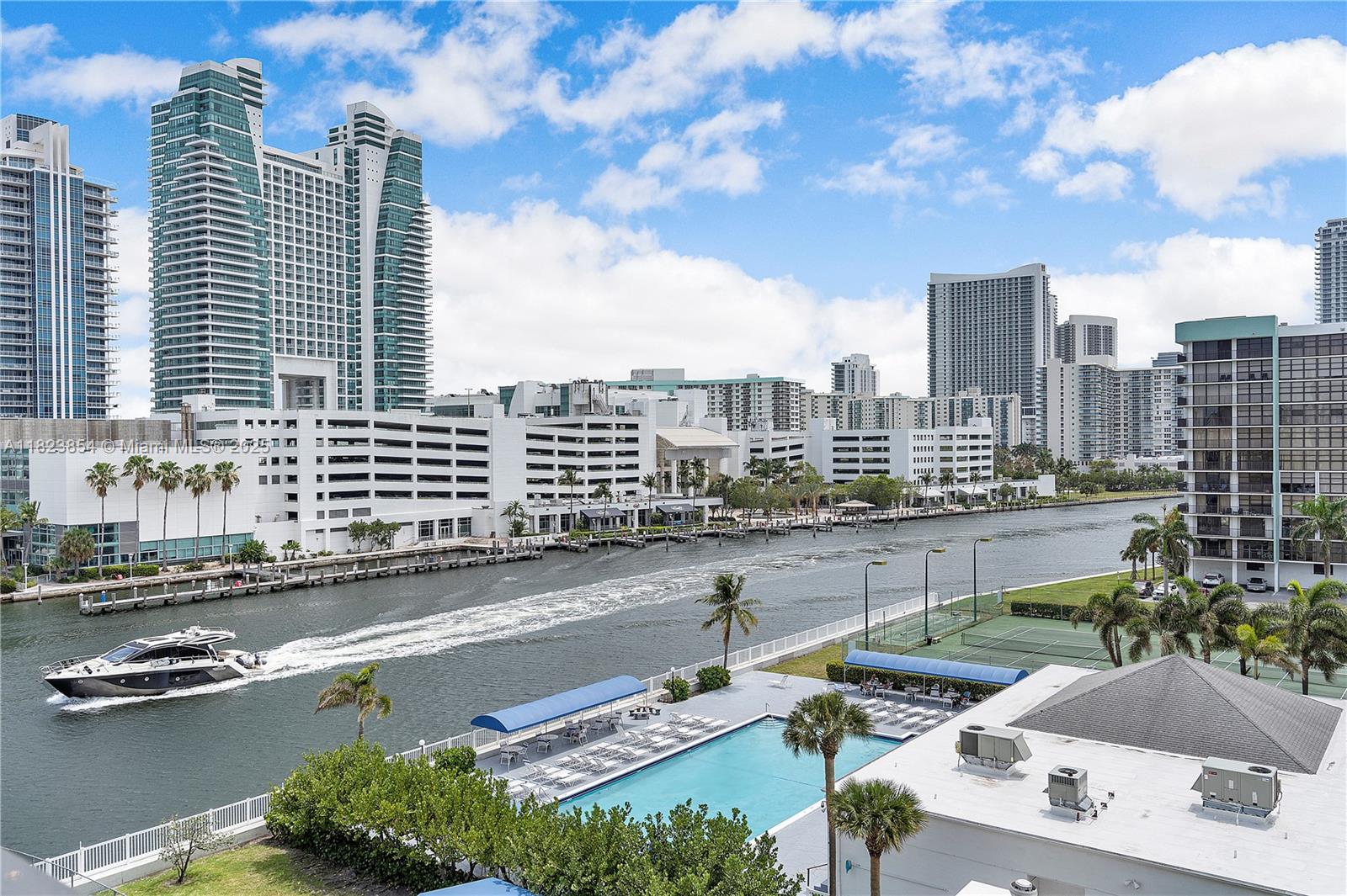 600 Parkview Dr 624, Hallandale Beach, Broward County, Florida - 2 Bedrooms  
2 Bathrooms - 