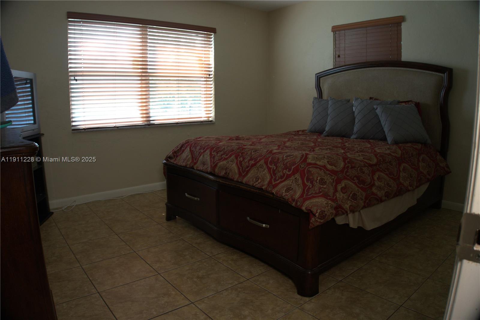 GOLDEN GLADES PARK 5TH AD - Residential