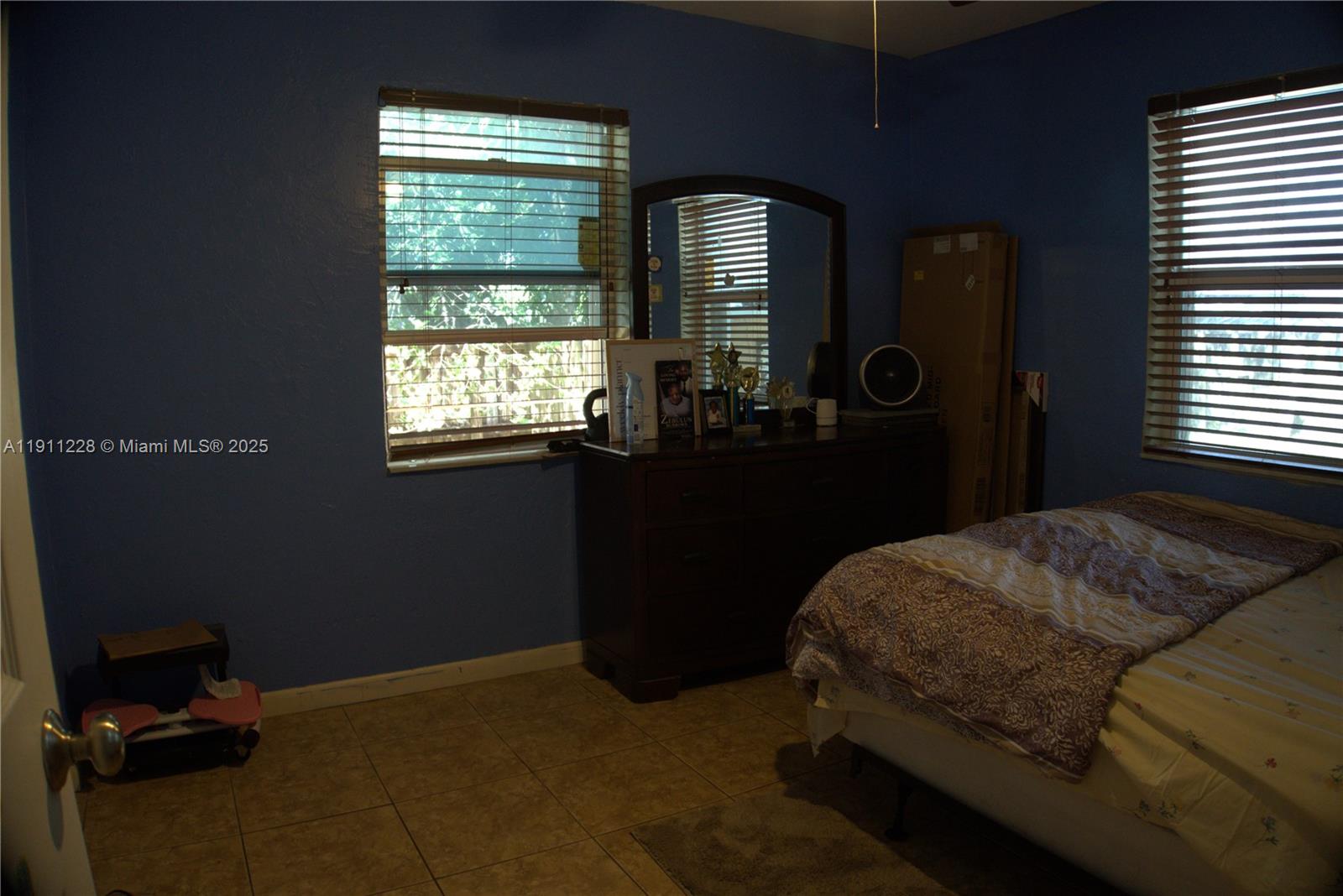 GOLDEN GLADES PARK 5TH AD - Residential