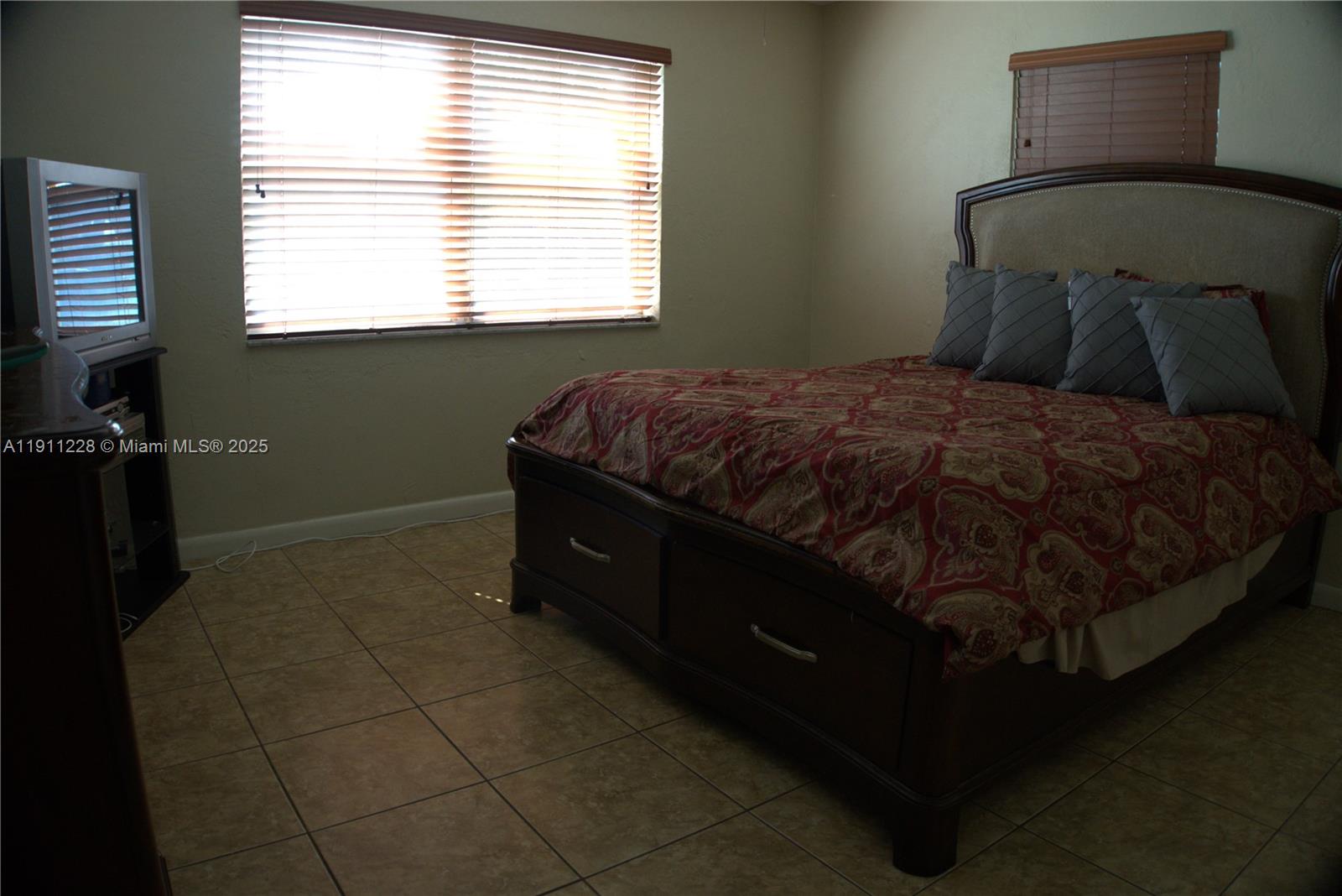 GOLDEN GLADES PARK 5TH AD - Residential