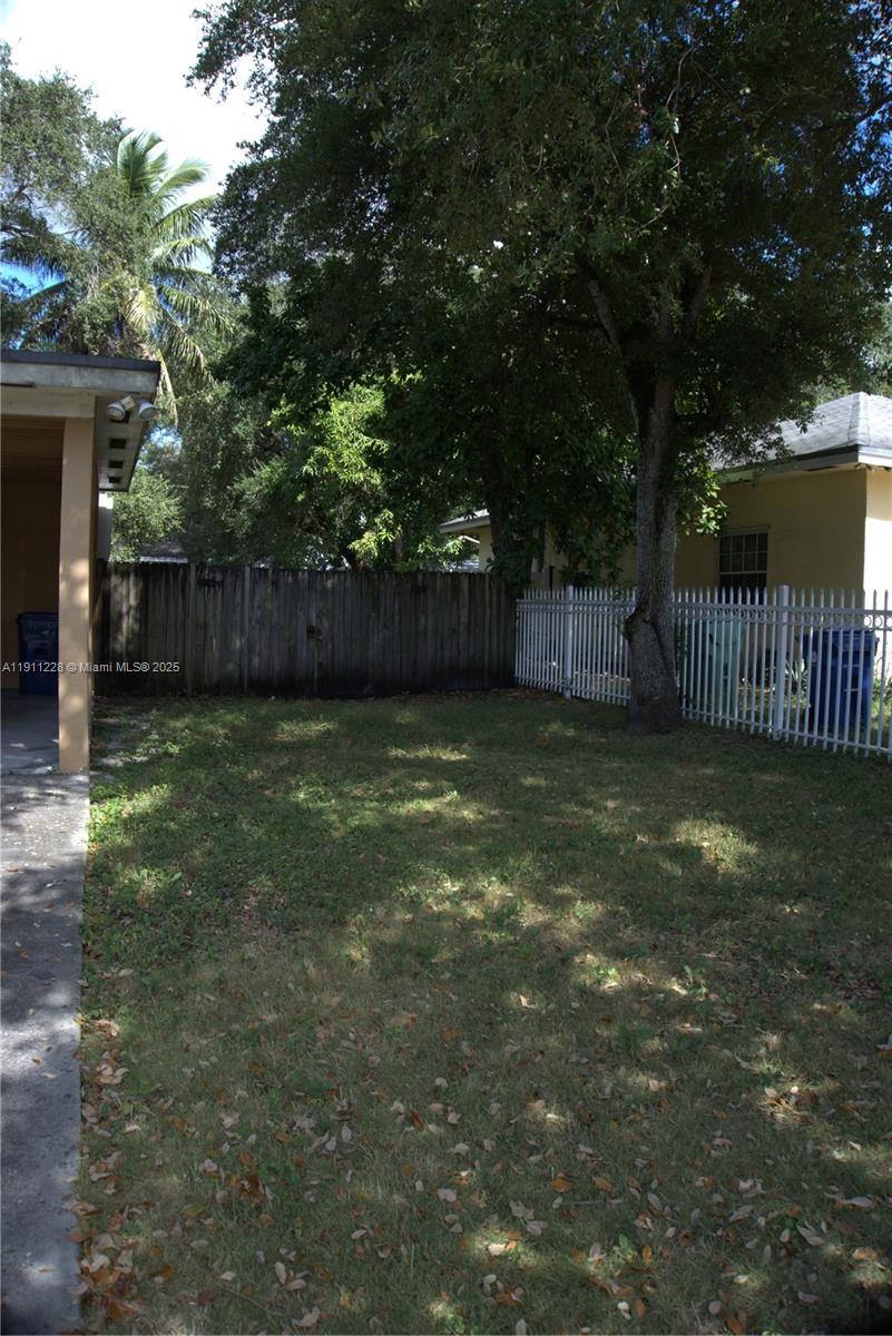 GOLDEN GLADES PARK 5TH AD - Residential