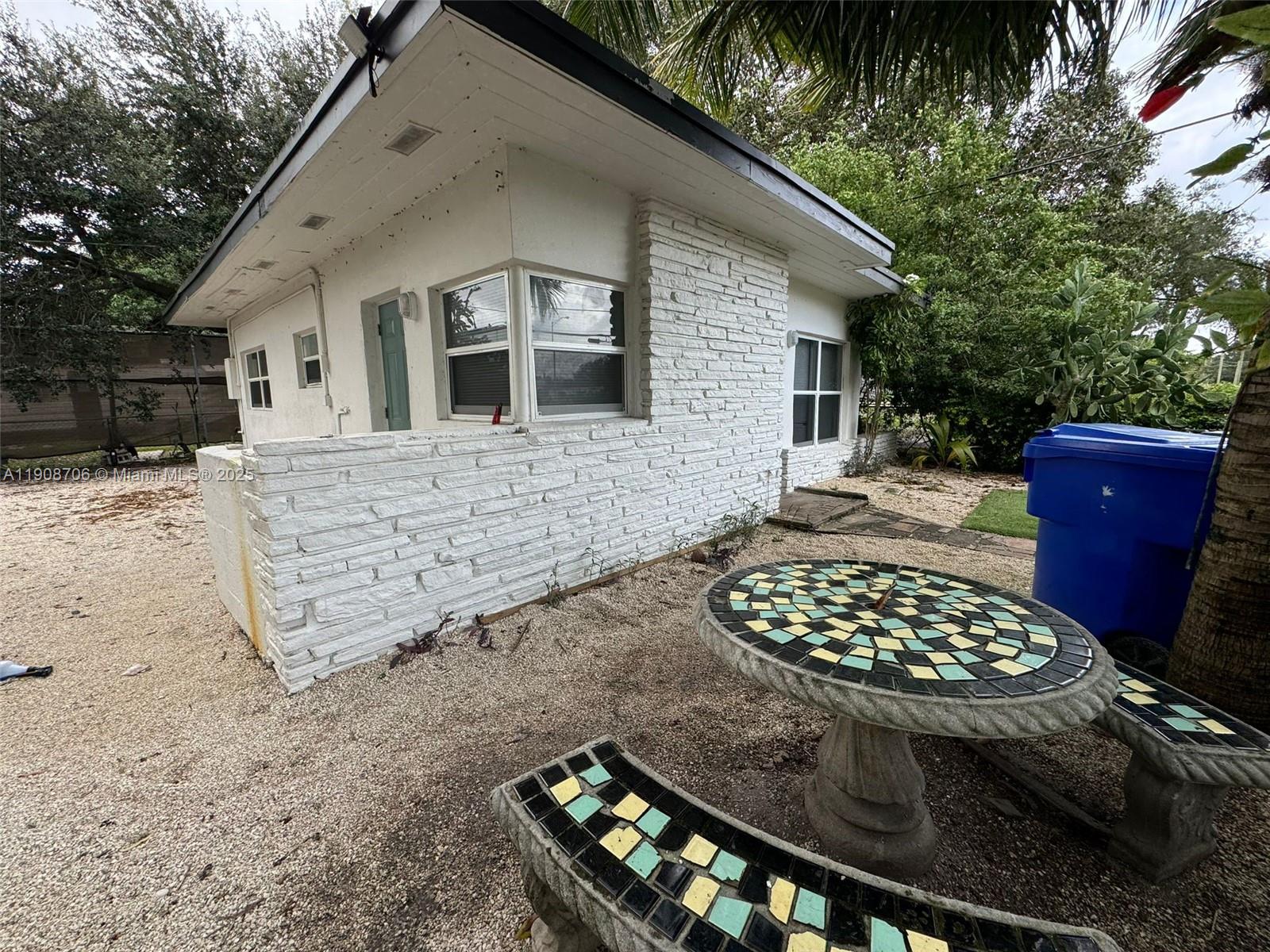 FLORAL PK 1ST AMD - Residential Lease