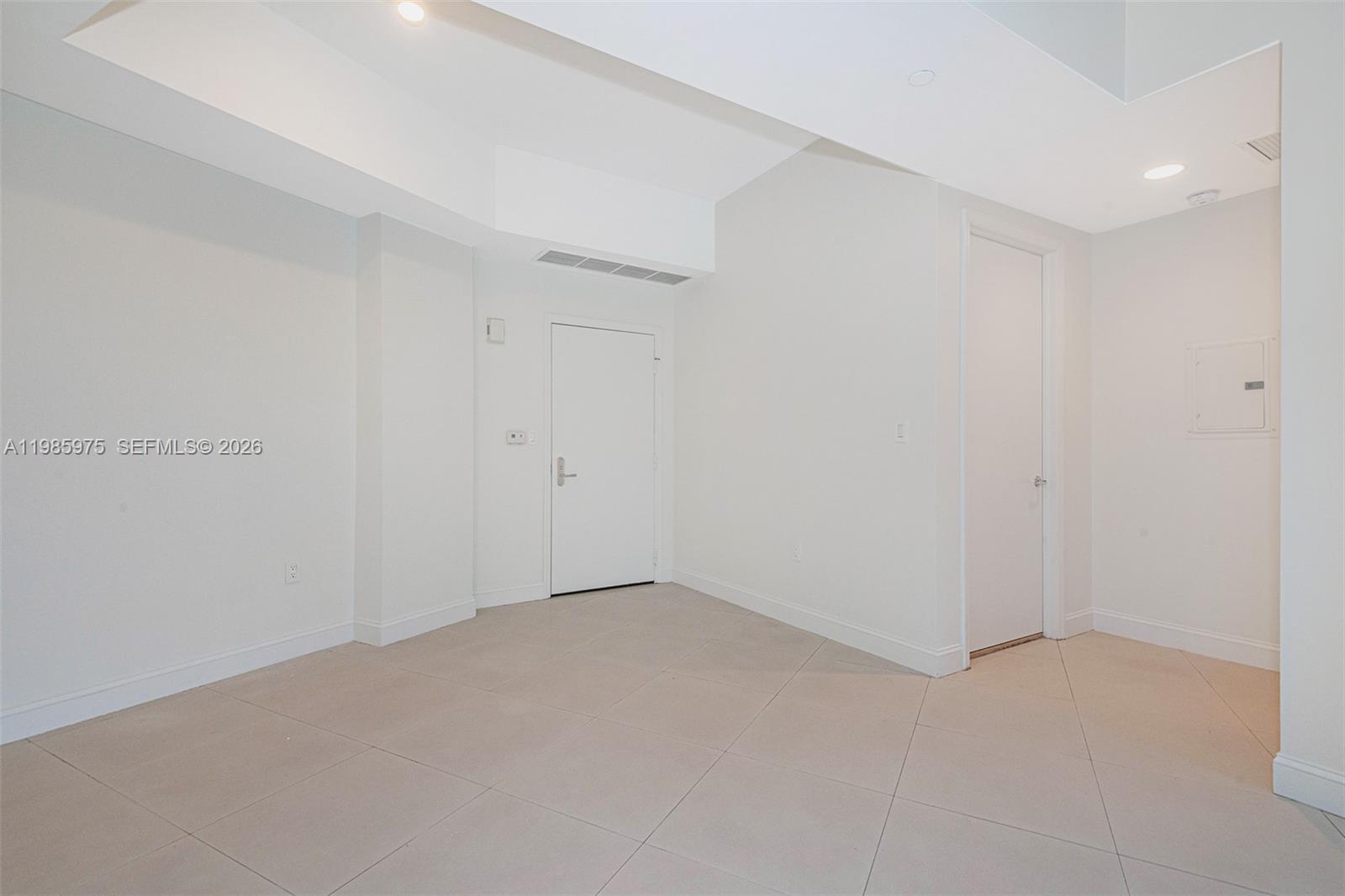 TURNBERRY VLG NO TOWER CO - Residential Lease