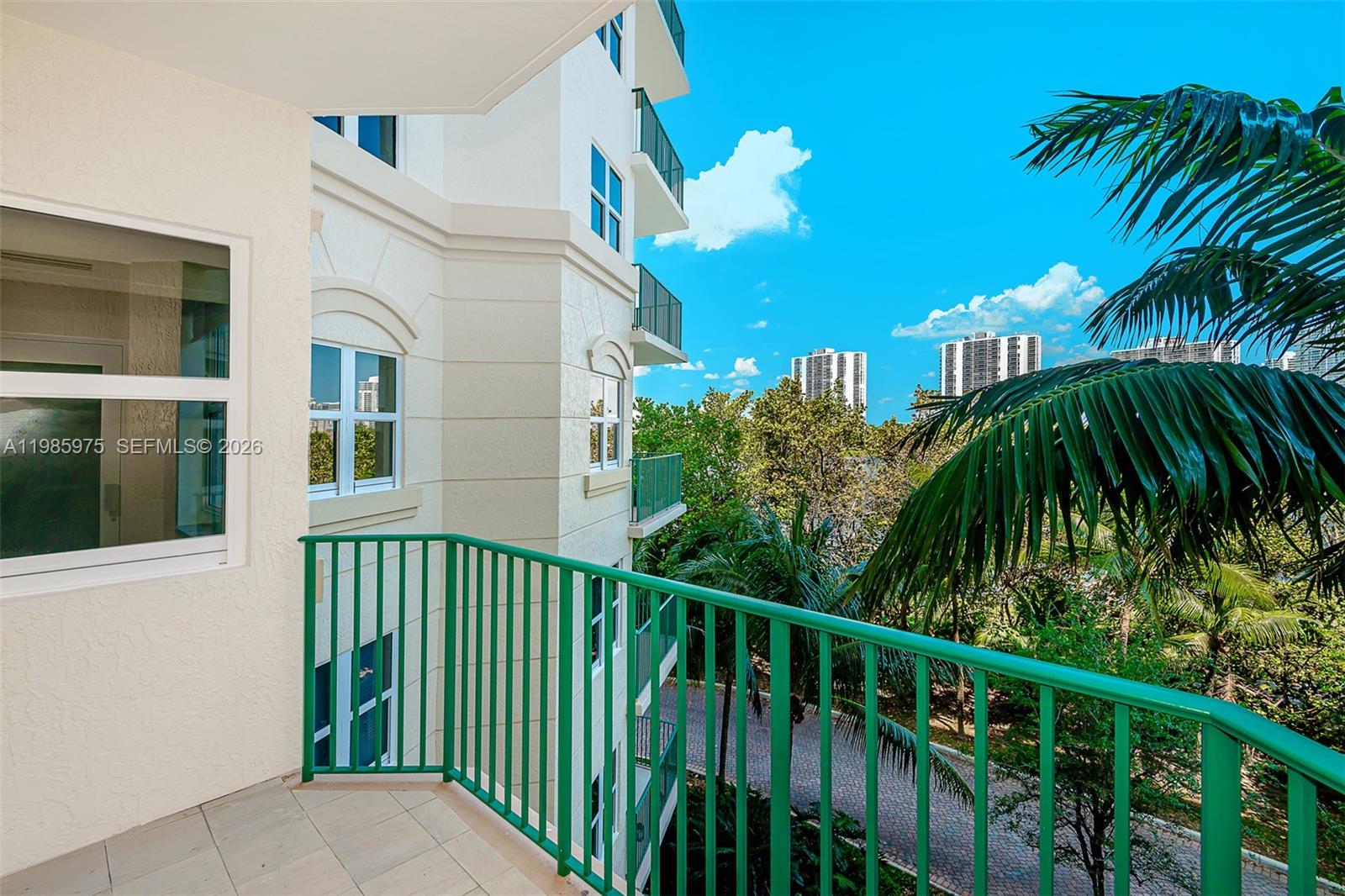 TURNBERRY VLG NO TOWER CO - Residential Lease