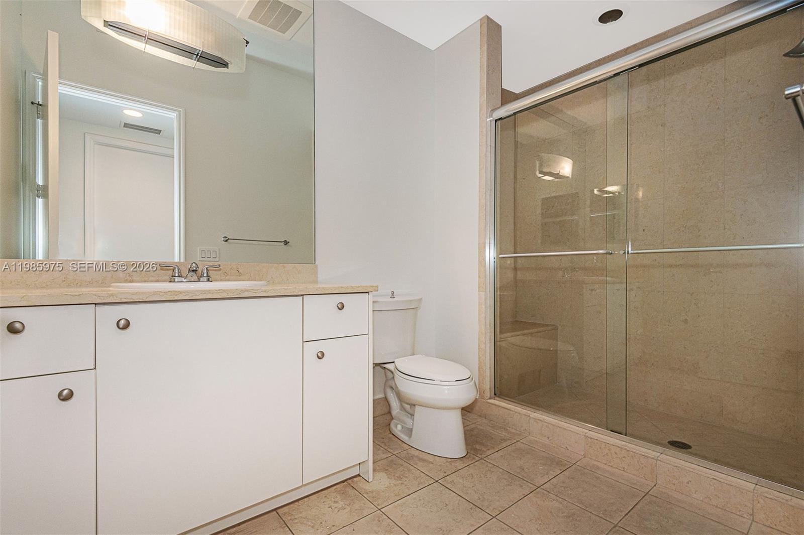 TURNBERRY VLG NO TOWER CO - Residential Lease