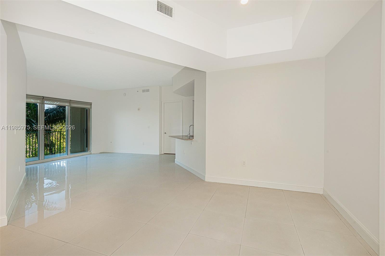 TURNBERRY VLG NO TOWER CO - Residential Lease