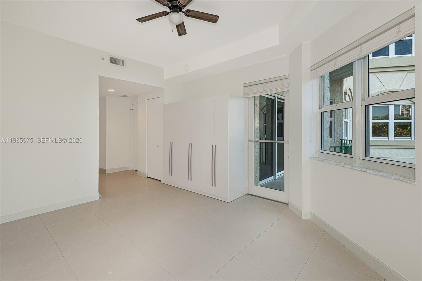 TURNBERRY VLG NO TOWER CO - Residential Lease