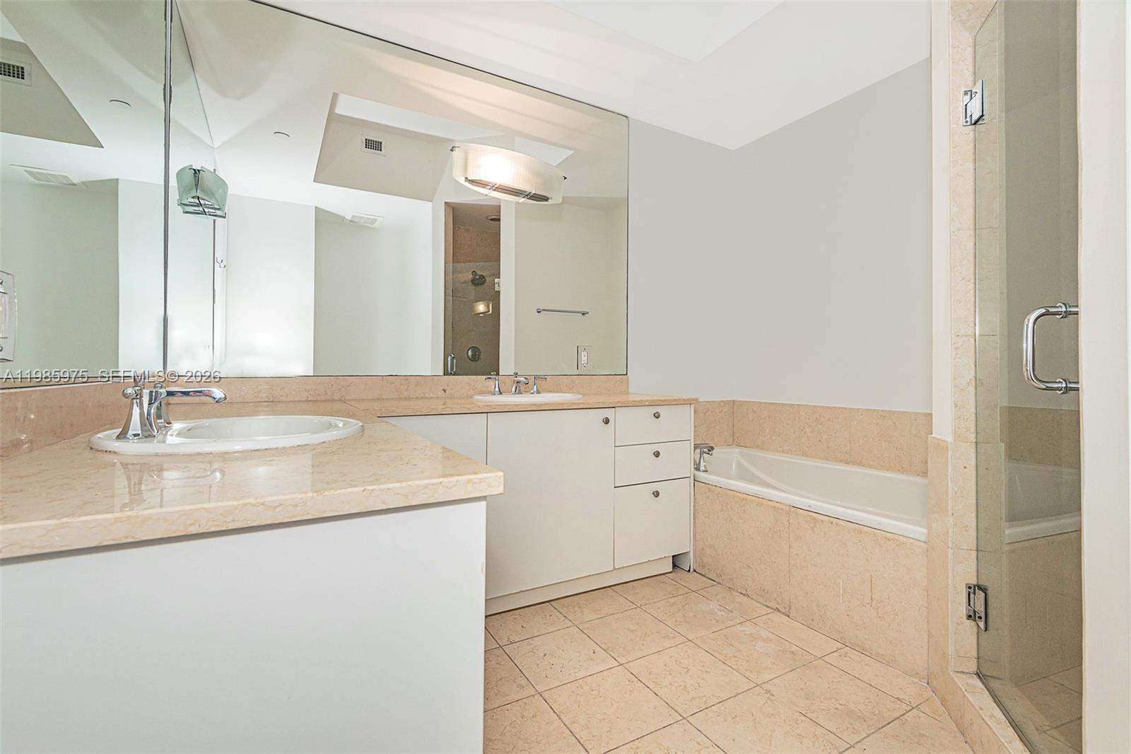 TURNBERRY VLG NO TOWER CO - Residential Lease