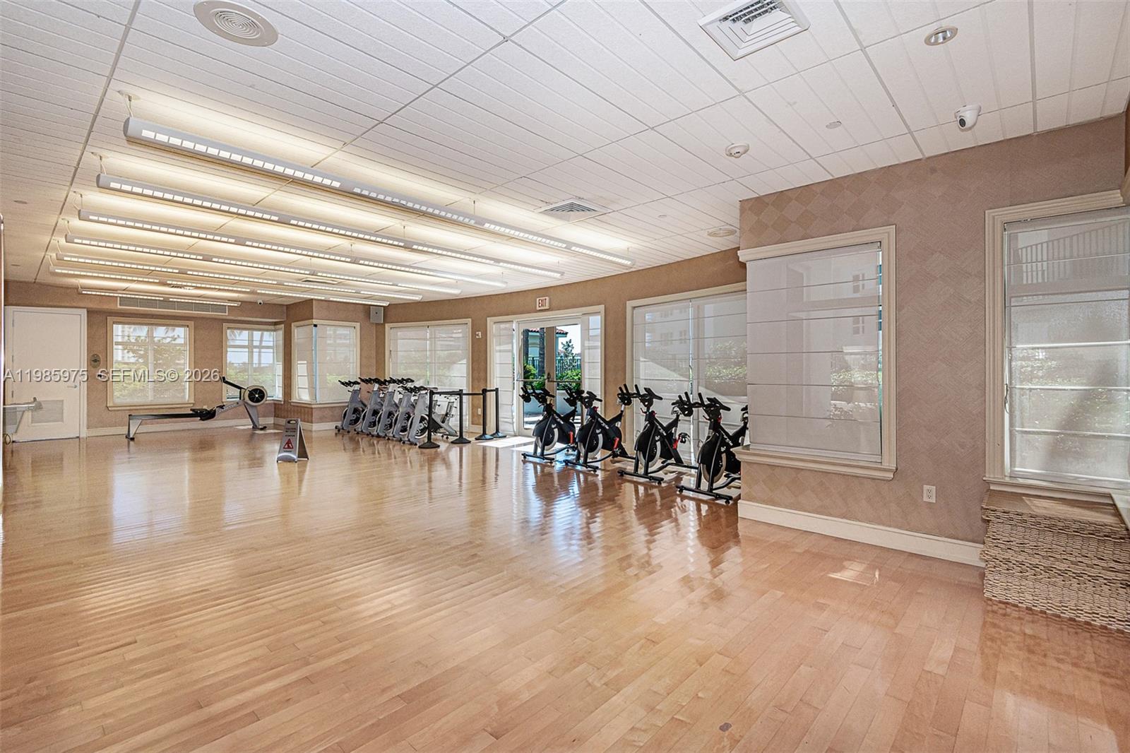 TURNBERRY VLG NO TOWER CO - Residential Lease