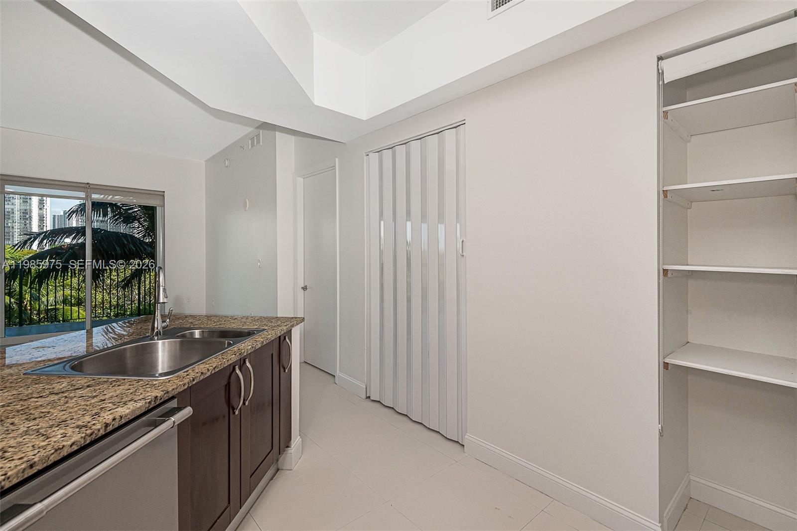 TURNBERRY VLG NO TOWER CO - Residential Lease