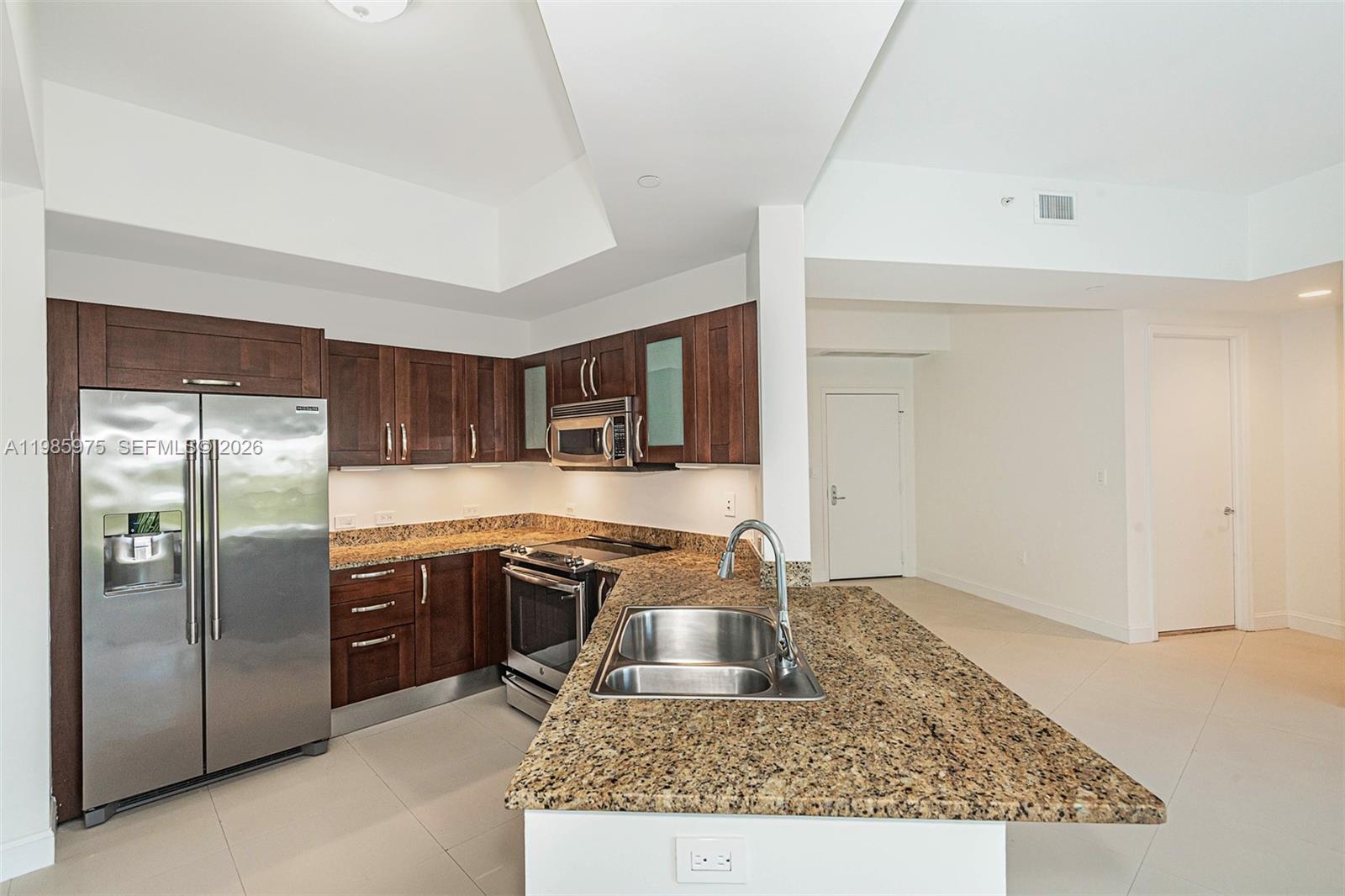 TURNBERRY VLG NO TOWER CO - Residential Lease