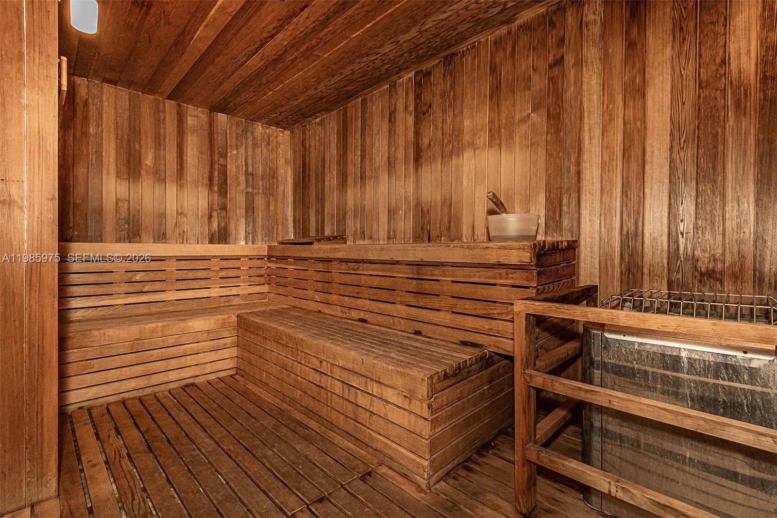 TURNBERRY VLG NO TOWER CO - Residential Lease