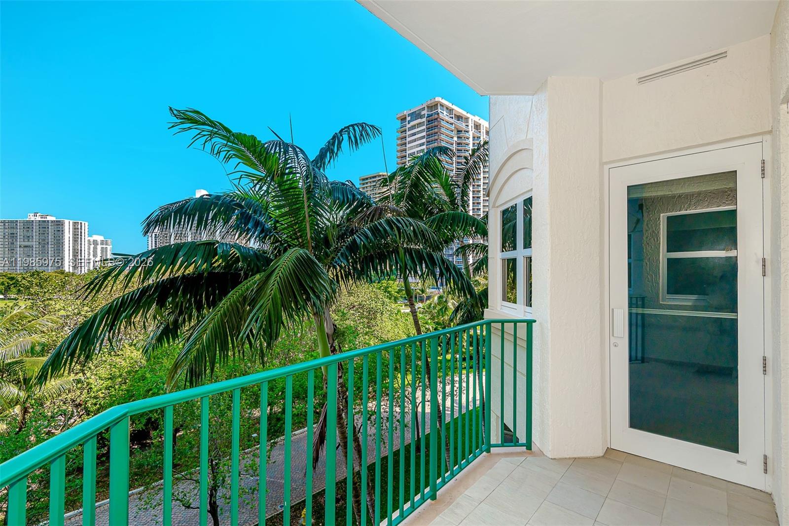 TURNBERRY VLG NO TOWER CO - Residential Lease