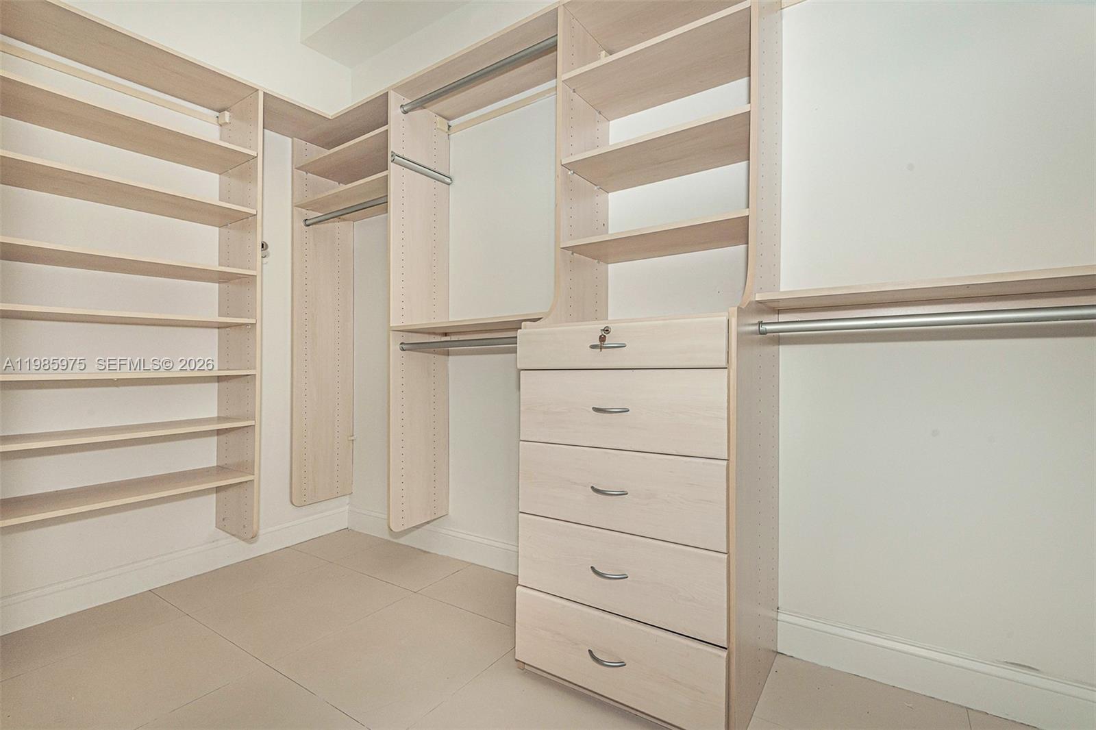 TURNBERRY VLG NO TOWER CO - Residential Lease