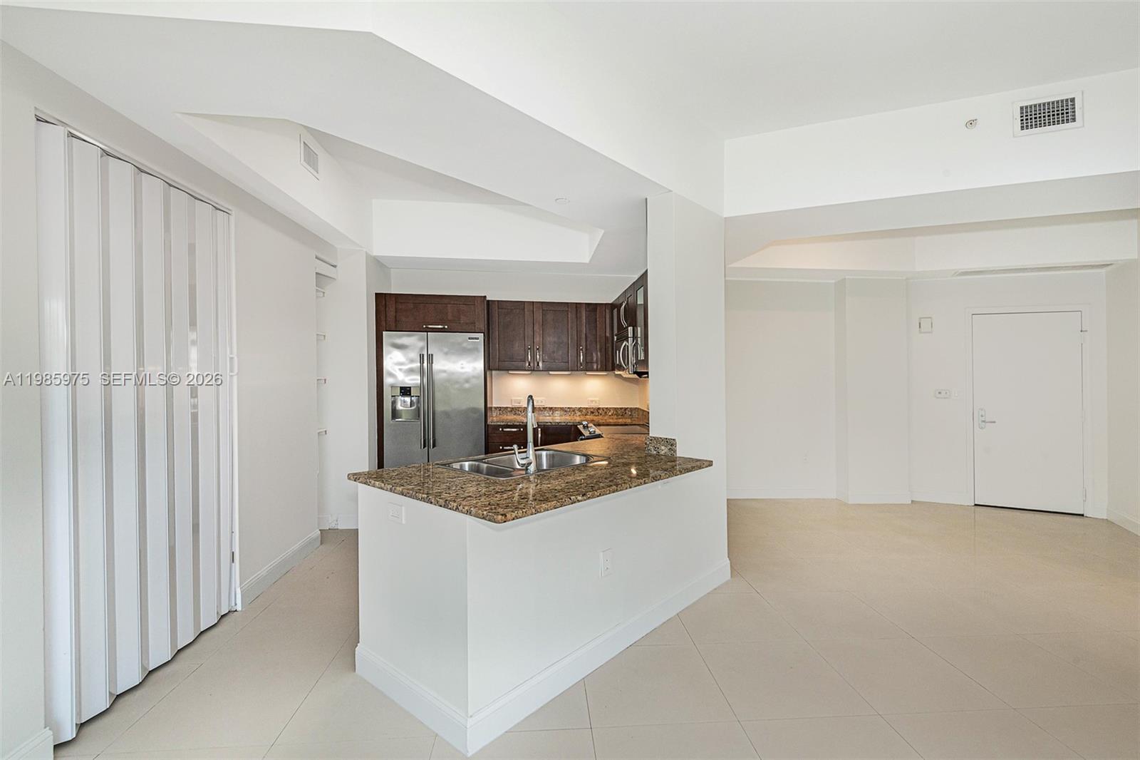 TURNBERRY VLG NO TOWER CO - Residential Lease