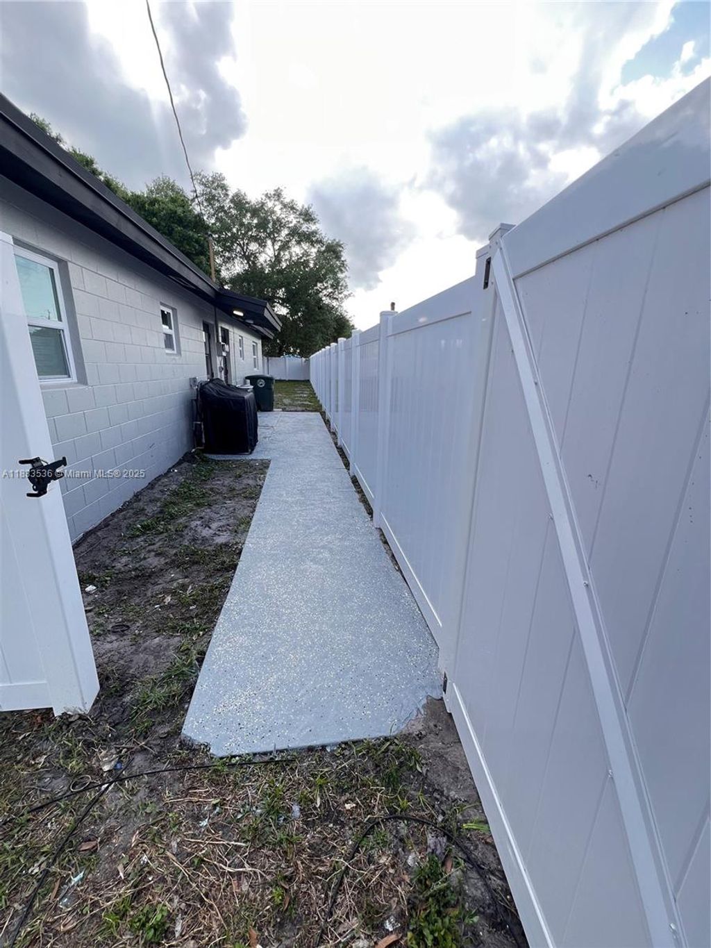 Photo of 711 N 23rd St, Fort Pierce, FL 34950 (MLS # A11833536)