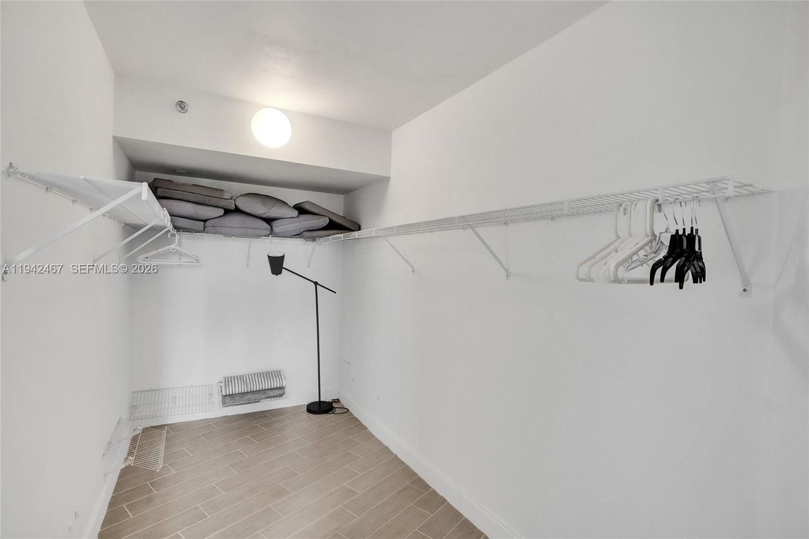 1000 ISL BLVD WILLIAMS IS - Residential