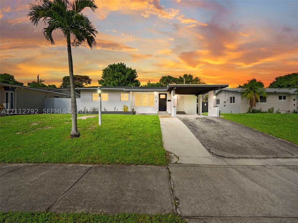 Photo of 231 SW 28th Ter, Fort Lauderdale, FL 33312 (MLS # A12112792)