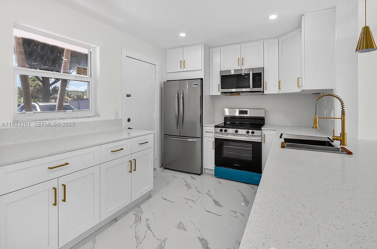 MEADOWBROOK LAKES CONDO - Residential