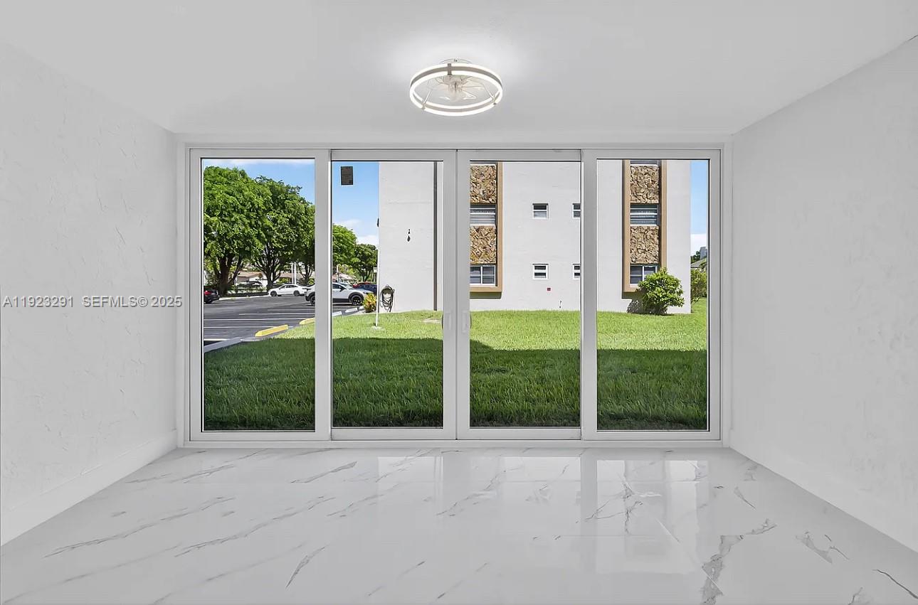 MEADOWBROOK LAKES CONDO - Residential