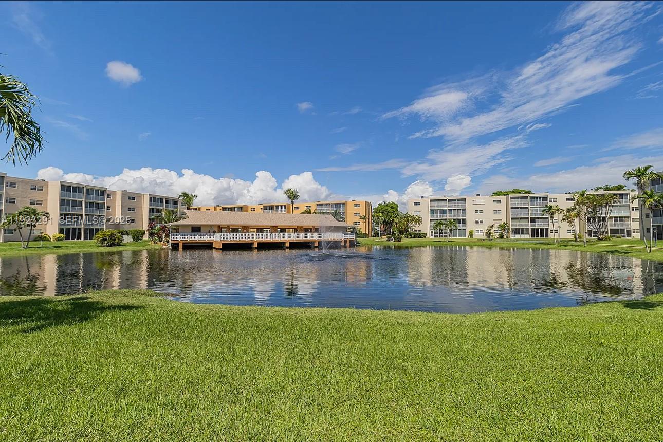 MEADOWBROOK LAKES CONDO - Residential