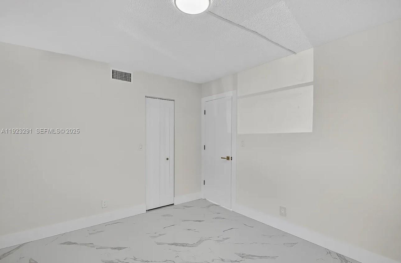 MEADOWBROOK LAKES CONDO - Residential