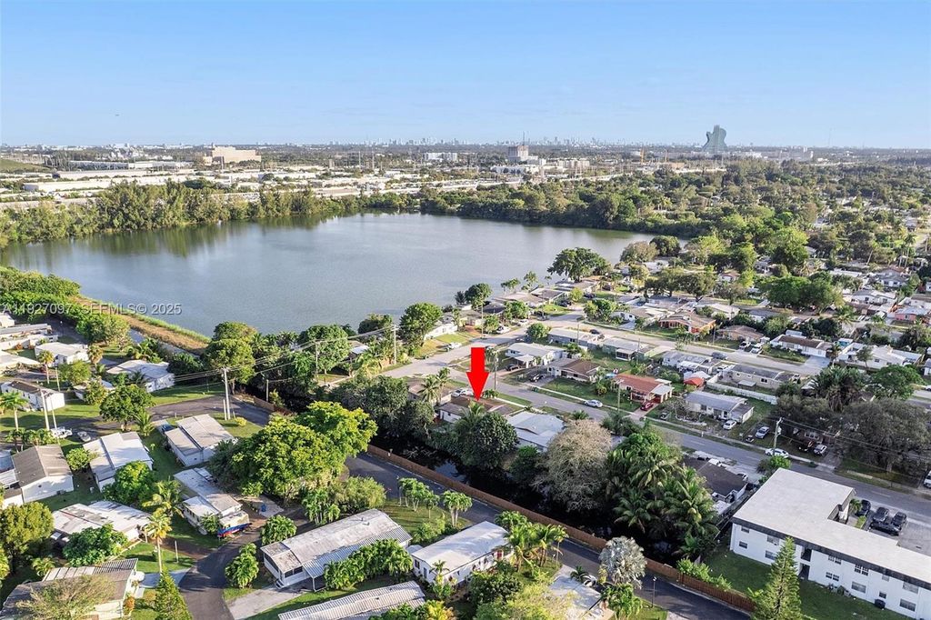 Photo of 5511 SW 36th Ct, Davie, FL 33314 (MLS # A11927097)