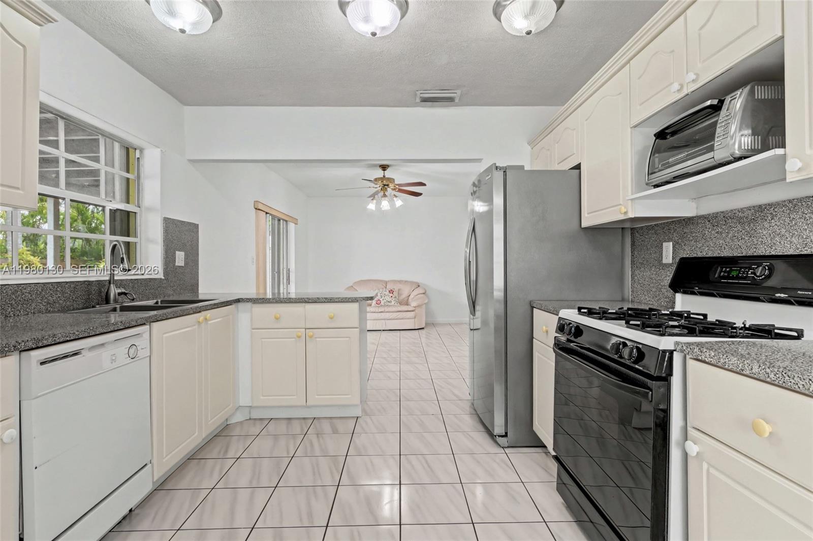 DEVON AIRE ESTATES SEC 1 - Residential