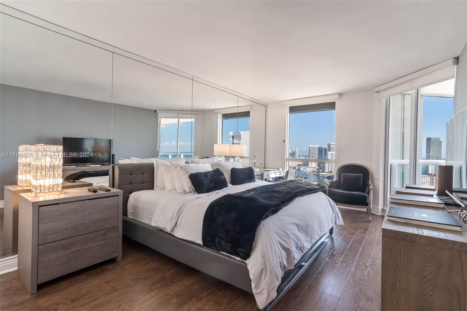 NORTH TOWER AT THE POINT - Residential