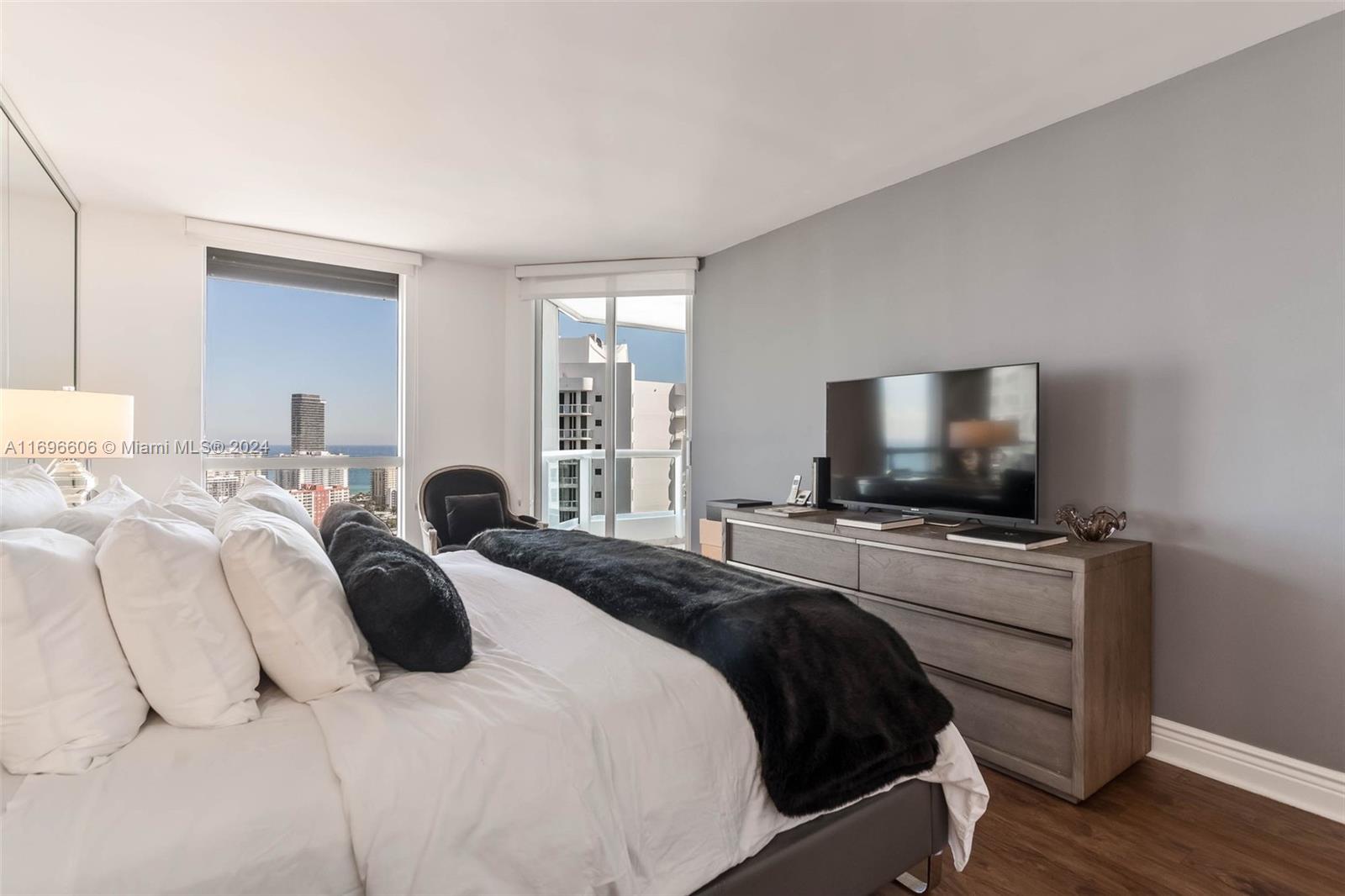 NORTH TOWER AT THE POINT - Residential