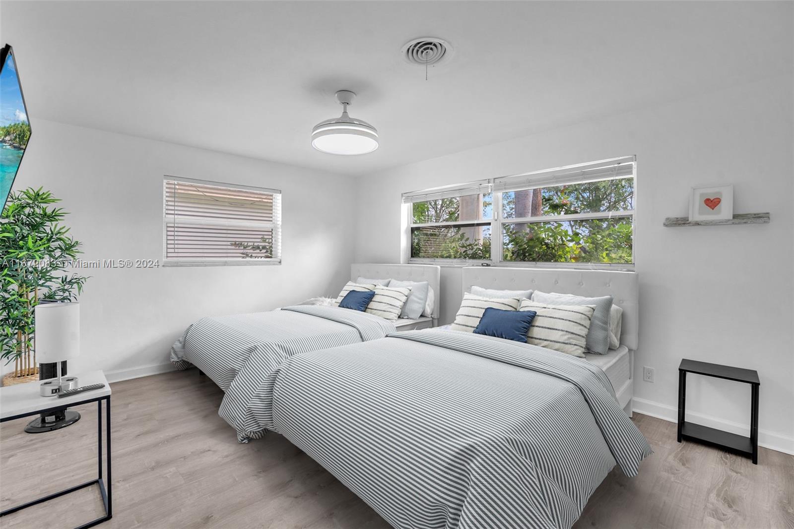 SUNSET ISLES SEC 1 - Residential