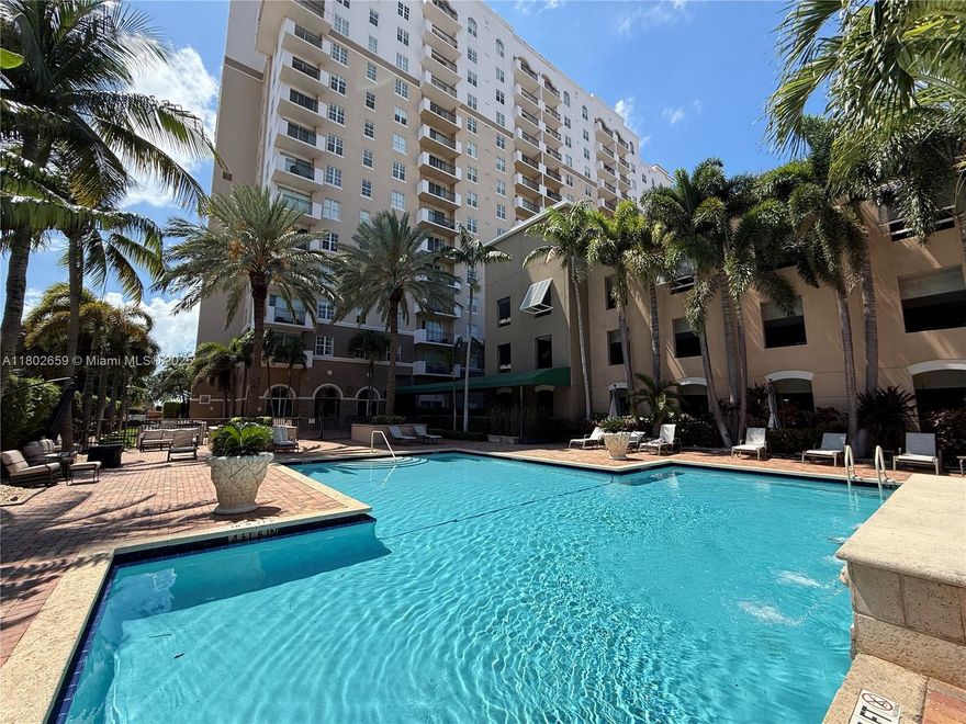 BEAUTIFUL AND BRIGHT 2 beds/2 baths condo located in the heart of downtown West Palm Beach. Great views overlooking the pool area and palm trees shading the balcony for more privacy. Corner unit with a lot of windows and natural lightning. Flooring was just redone, brand new AC /WATER HEATER, & much more! Both bedrooms have lots of closet space and washing machines are located inside the condo. This building has amazing amenities that make you feel like in a resort with gym, pool, sauna, 24h security, covered garage, business room, BBQ/outdoor kitchen, hot tub, etc! *Bathroom vanity doors will be installed soon. Walking distance, about a mile to CityPlace, Alo, Pura Vida, Equinox and much more!
Can rent out the unit after purchase, 7 months minimum.