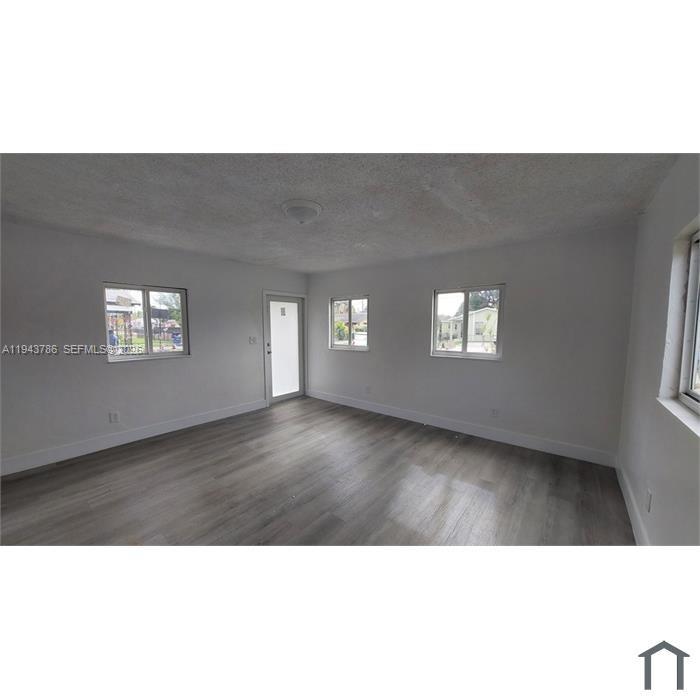 HIALEAH HEIGHTS - Residential Income