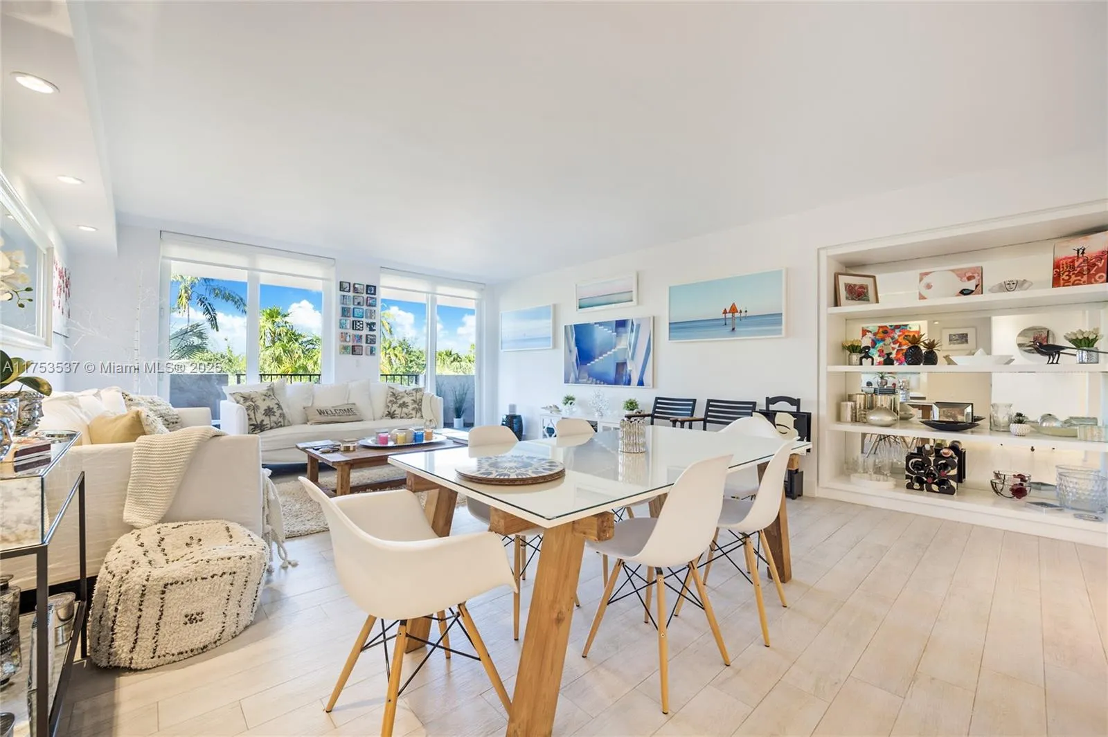 Key Biscayne, Florida 33149, United States, 2 Bedrooms Bedrooms, ,2 BathroomsBathrooms,Residential,Pending,78632